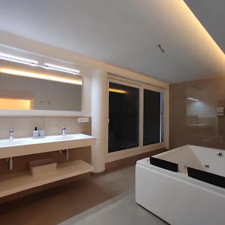 Amano Maison Carree Hotel 3*