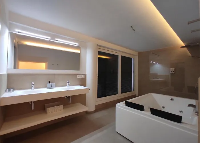 Amano Maison Carree Hotel 3*